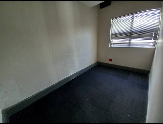 1,428M² OFFICE TO LET IN BRYANSTON